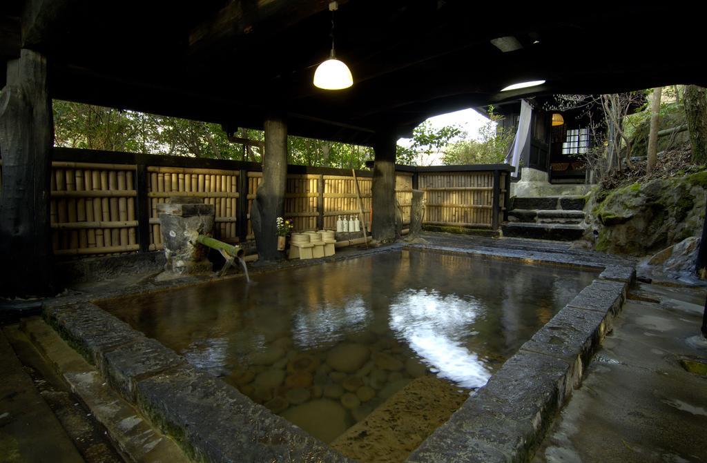 Kurokawa Onsen Yama No Yado Shinmeikan Minamioguni Exterior foto
